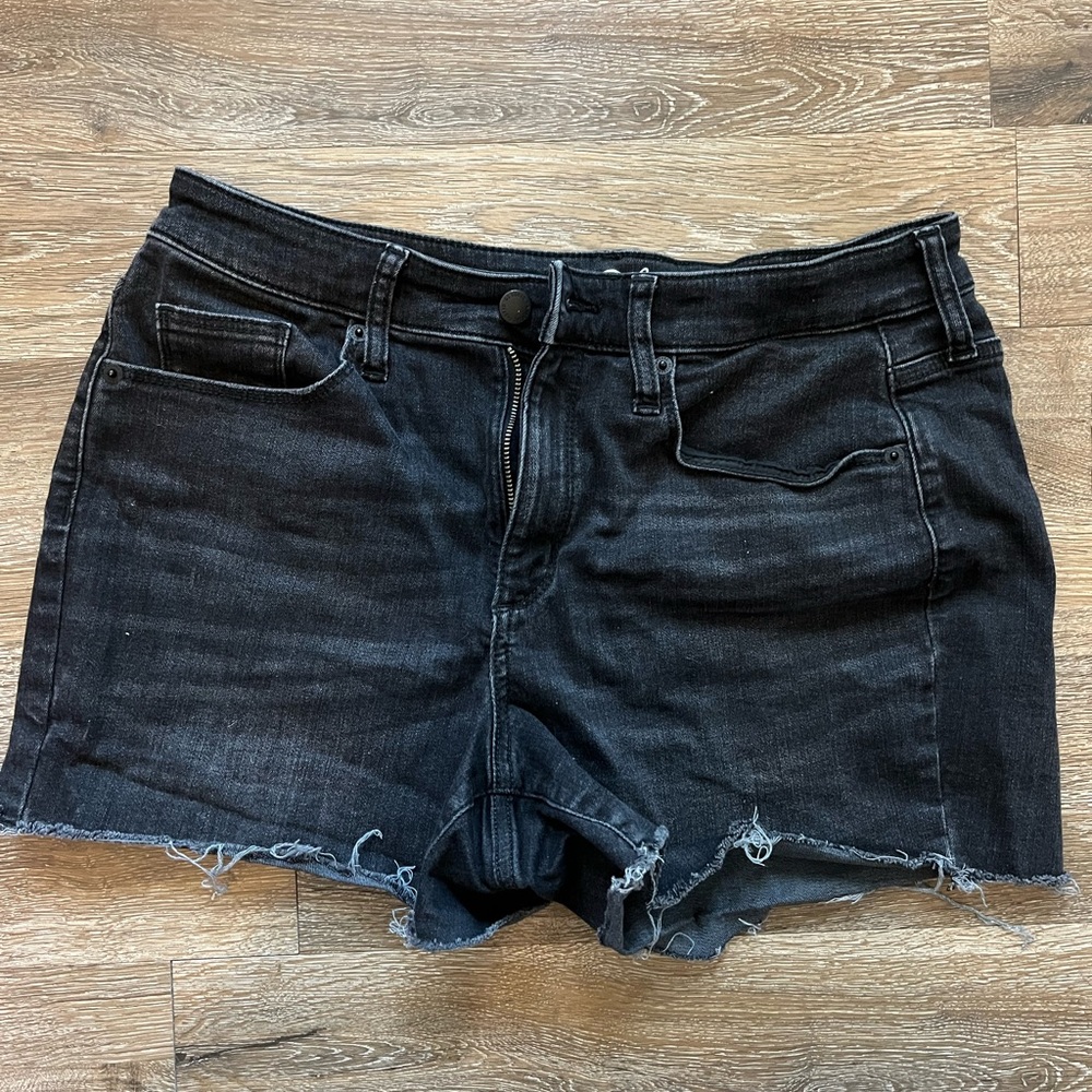 Universal thread shorts!! So comfy and cute!